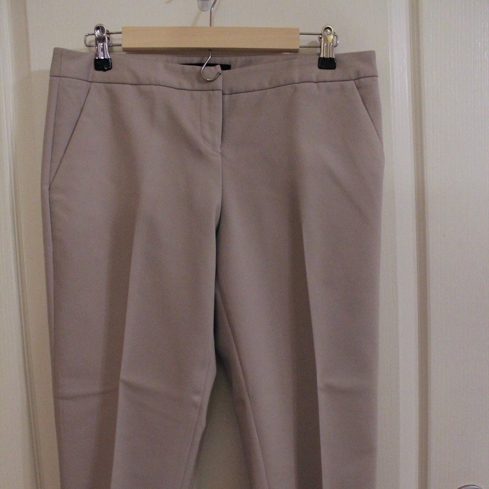 Amanda + Chelsea Size 8 Cropped Pants